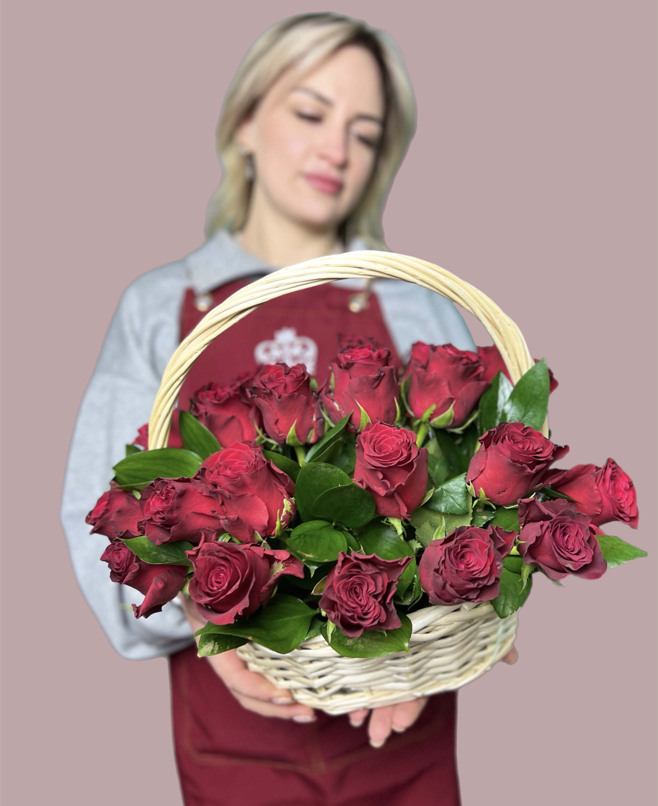Корзина красных роз