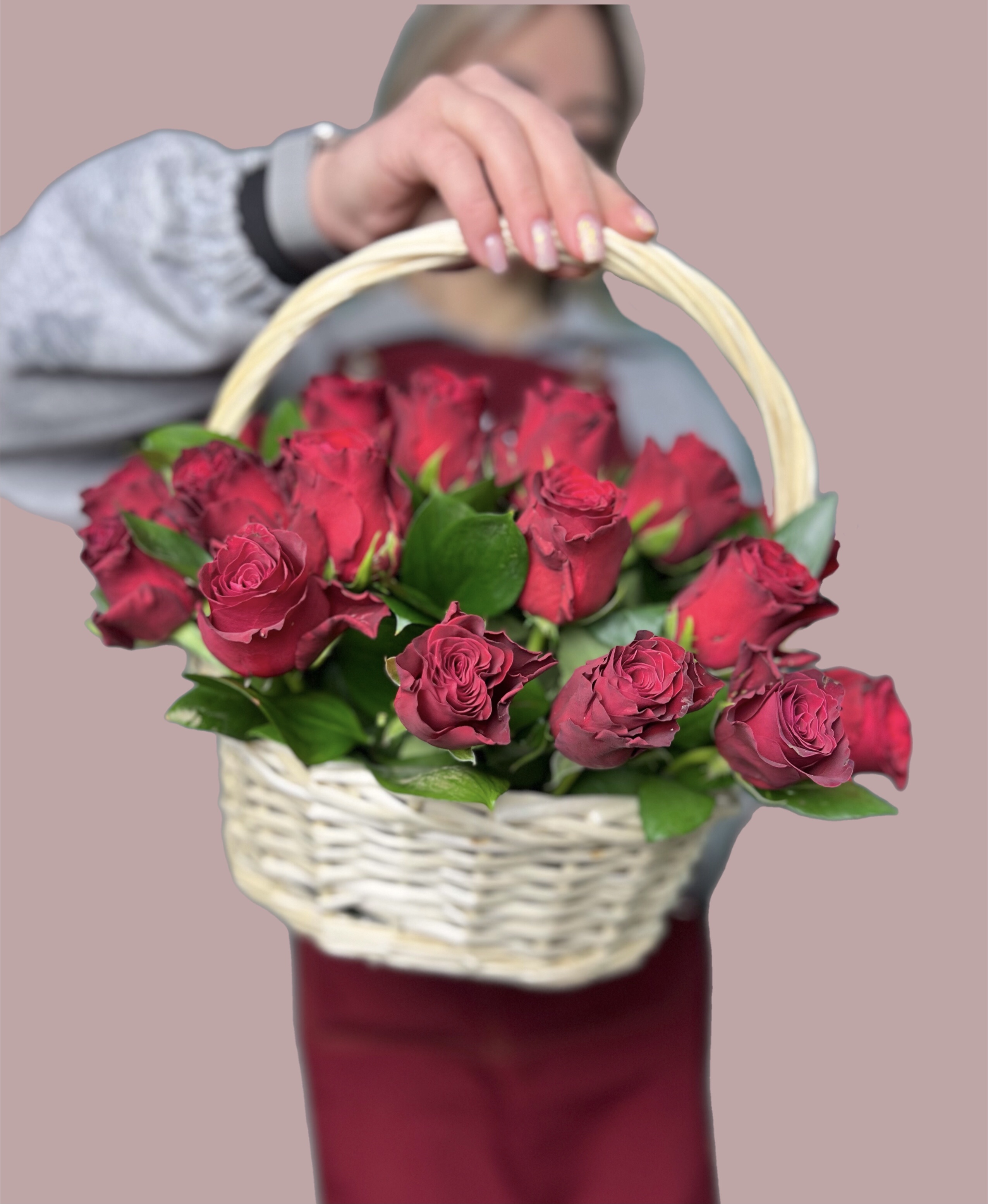 Корзина красных роз